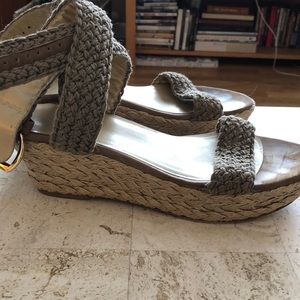 Stuart Weizmann Alex Beige Crochet Espadrilles